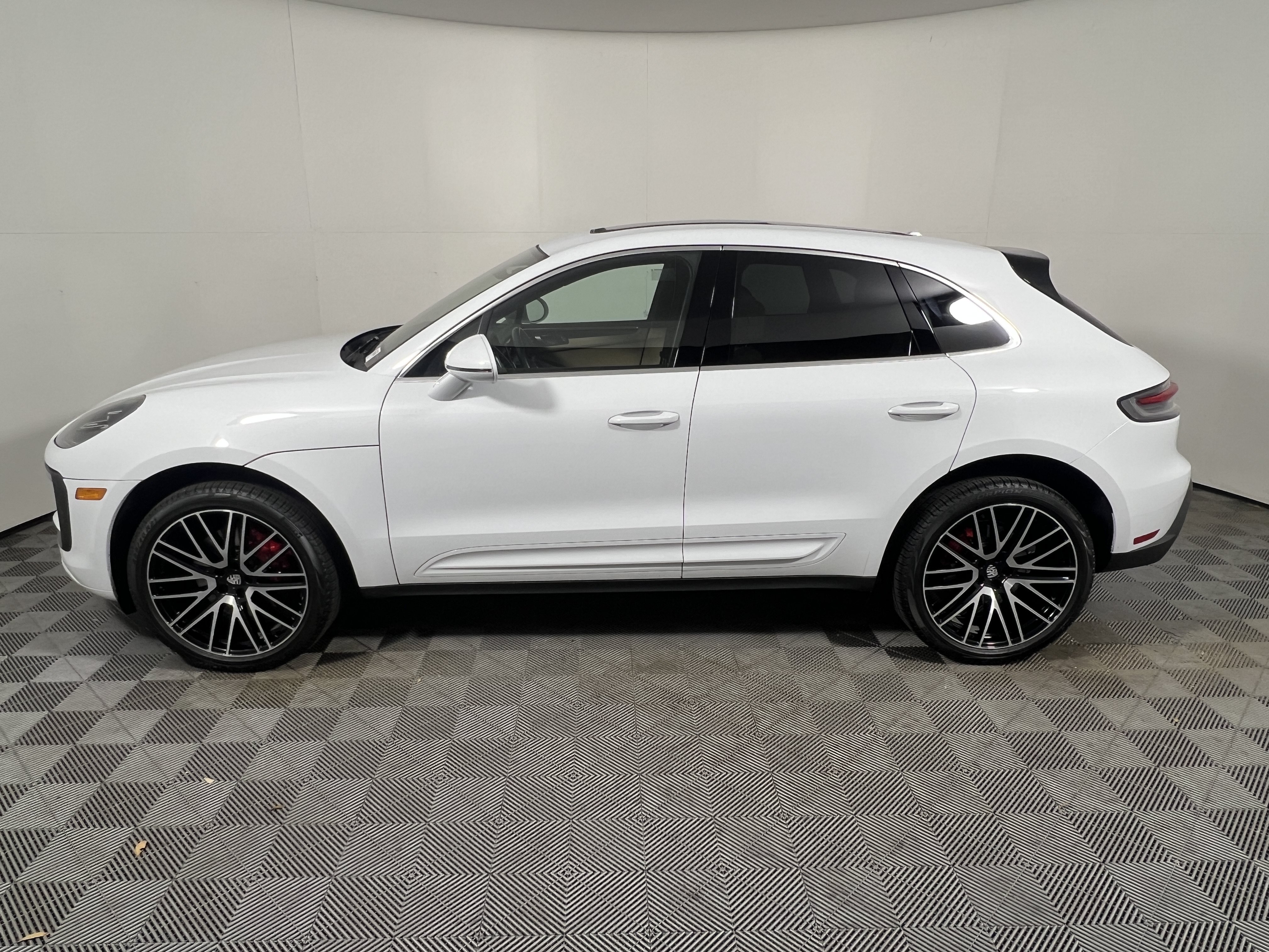 Certified 2026 Porsche Macan S AWD/4WD image 2