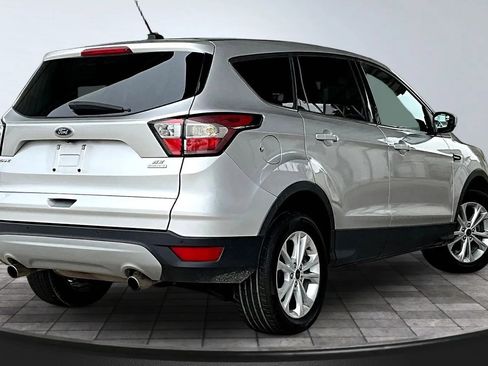 Used 2017 Ford Escape SE FWD image 6