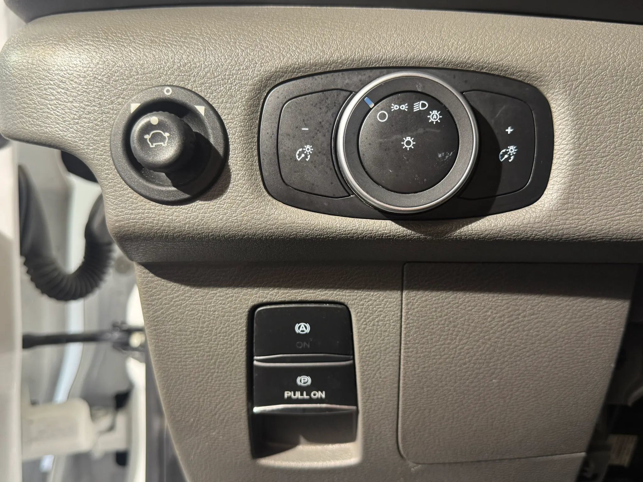 Used 2021 Ford Transit 250 Medium Roof RWD image 9