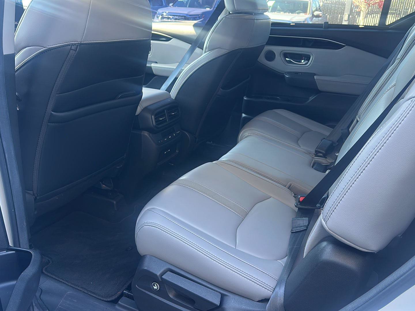 Used 2025 Honda Pilot EX-L image 7