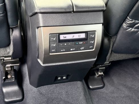 Used 2023 Lexus GX 460 Luxury w/ Accessory Package AWD/4WD image 15