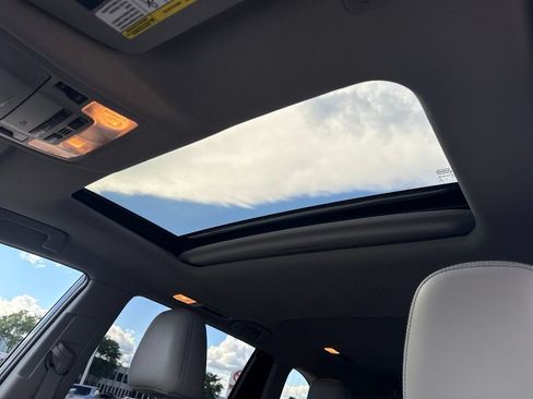 Used 2019 Toyota Highlander XLE AWD/4WD image 9
