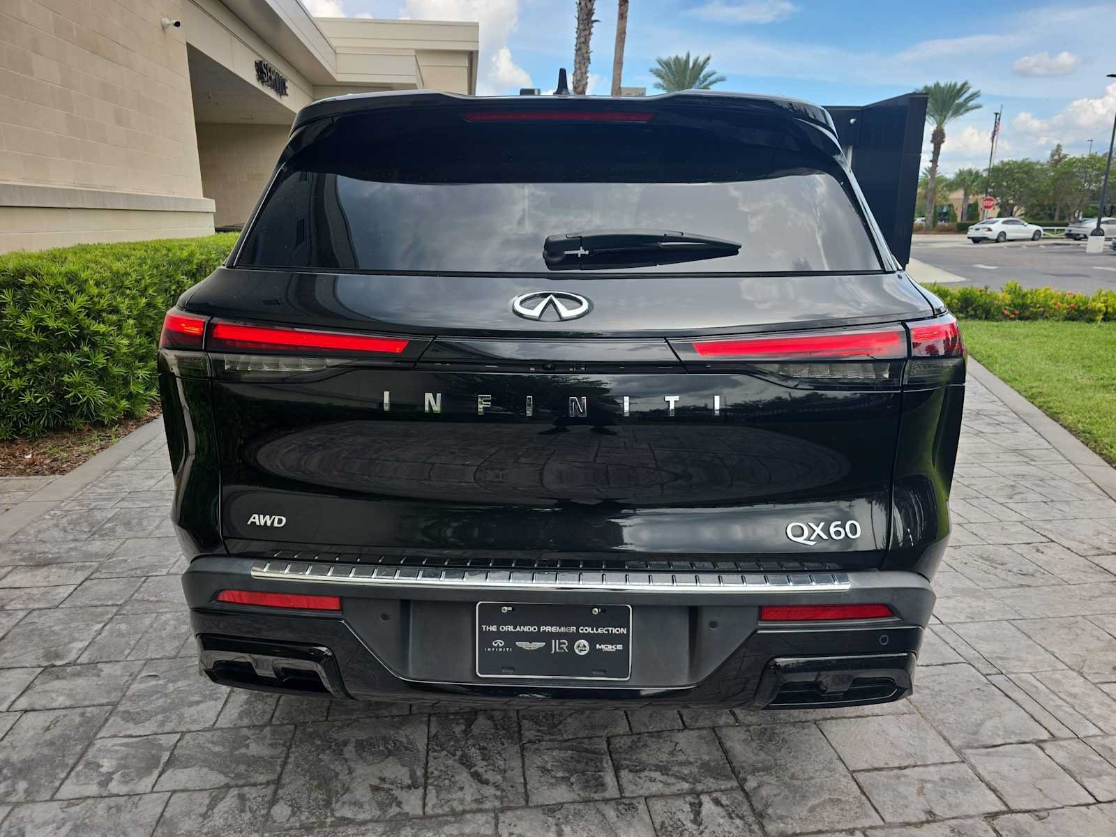 Used 2023 INFINITI QX60 Luxe w/ Cargo Package AWD/4WD image 5
