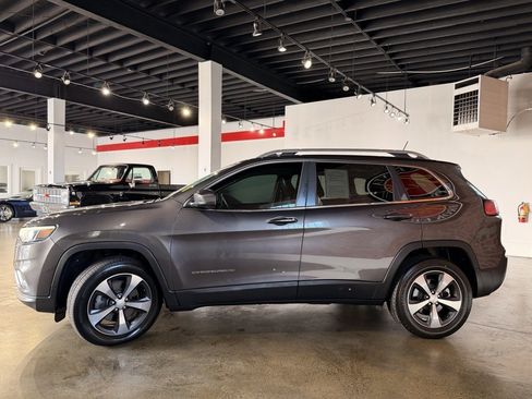 Used 2019 Jeep Cherokee Limited image 4