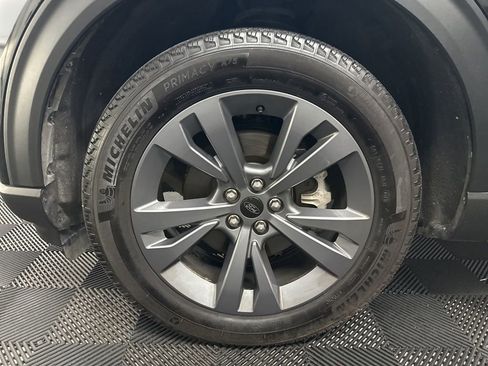Used 2023 Ford Explorer XLT w/ Equipment Group 202A AWD/4WD image 40
