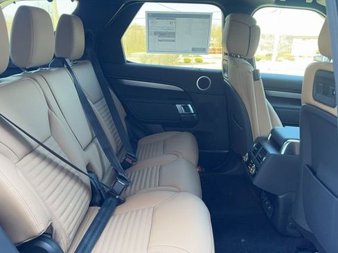 New 2024 Land Rover Discovery Dynamic SE image 21