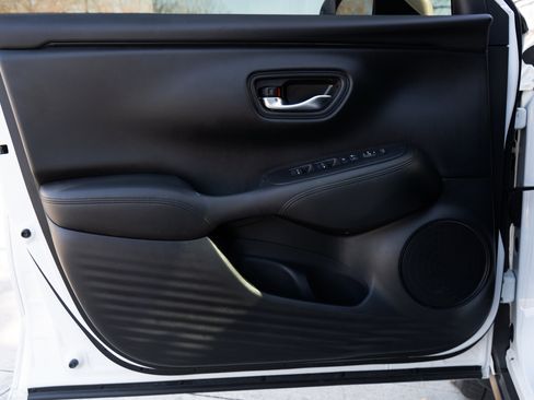 Certified 2024 Honda HR-V LX image 37