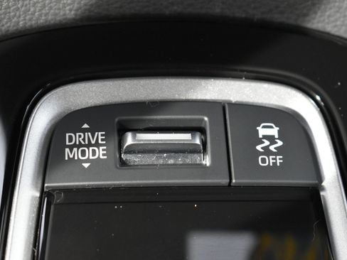 Used 2025 Toyota Corolla SE w/ SE Package image 30