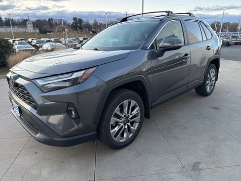 Used 2023 Toyota RAV4 XLE Premium image 3