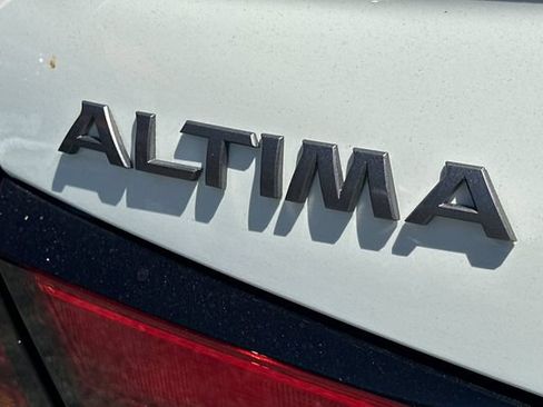 Used 2025 Nissan Altima 2.5 SV FWD image 26