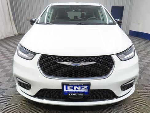 Used 2024 Chrysler Pacifica Limited FWD image 44