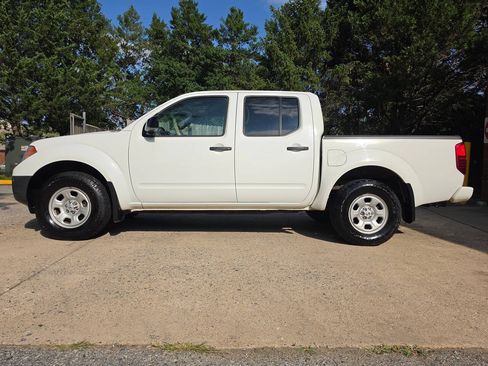 Used 2017 Nissan Frontier S w/ S Work Truck Package (4X4) image 6