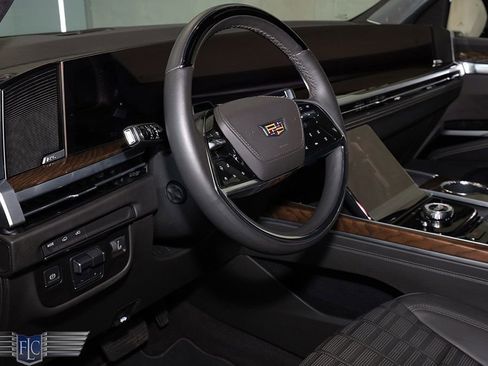 Used 2025 Cadillac Escalade Sport Platinum w/ LPO, ONYX Package image 29