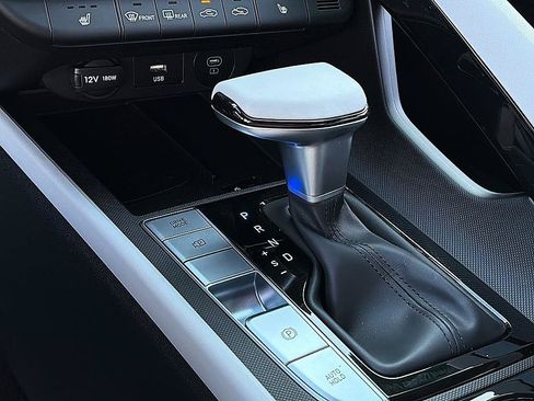 Certified 2025 Hyundai Elantra Limited FWD image 16