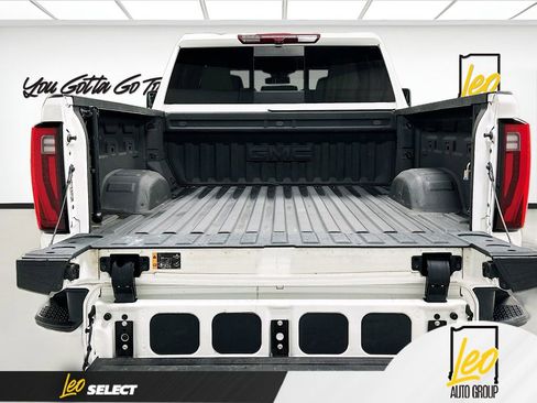Used 2024 GMC Sierra 2500 SLT w/ SLT Premium Package image 27