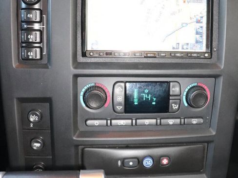 Used 2005 HUMMER H2 w/ Preferred Equipment Group image 31