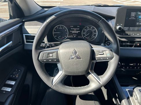 Used 2023 Mitsubishi Outlander SE Black Edition image 22