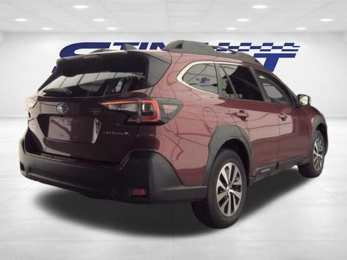 Used 2025 Subaru Outback Premium image 5