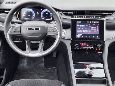 Used 2024 Jeep Grand Cherokee L Laredo image 25