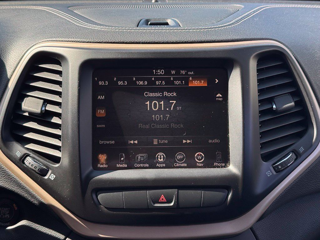 Used 2014 Jeep Cherokee Latitude w/ Comfort/Convenience Group AWD/4WD image 3