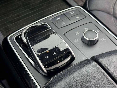 Used 2017 Mercedes-Benz GLS 550 4MATIC image 34