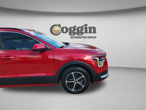Used 2024 Kia Niro LX FWD image 32