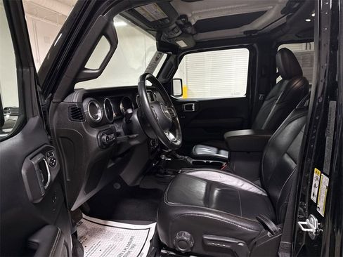 Used 2019 Jeep Wrangler Unlimited Sahara image 19