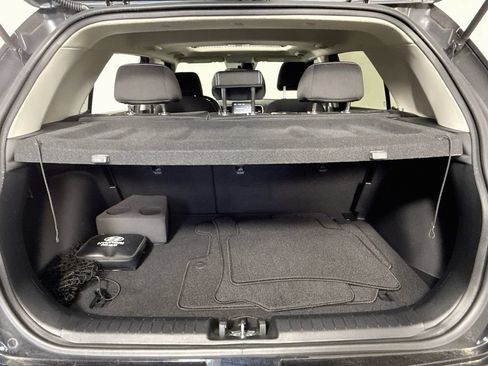 Used 2023 Hyundai Venue SEL FWD image 28