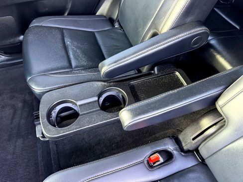 Used 2019 Toyota Highlander XLE image 18