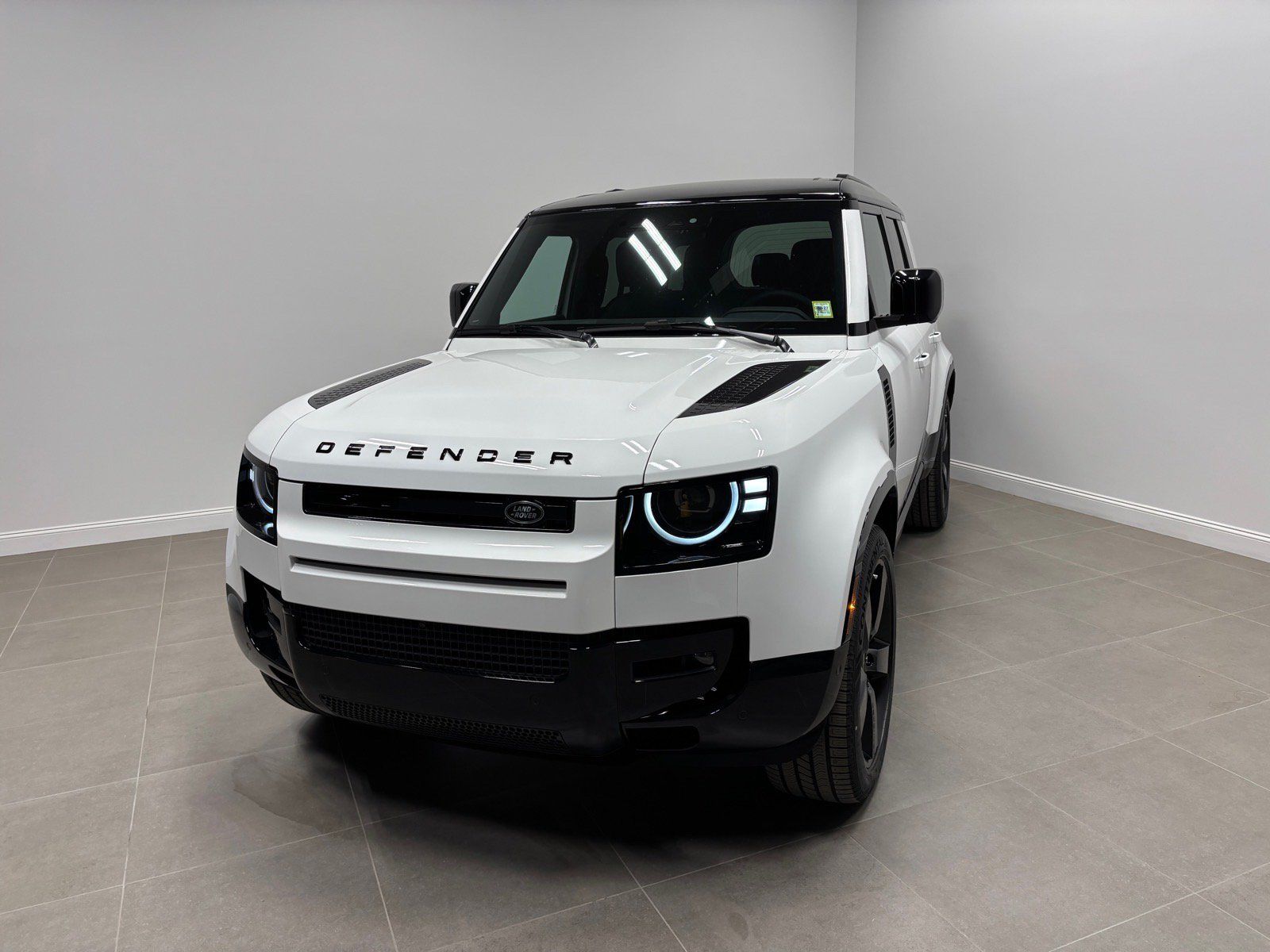 New 2026 Land Rover Defender 110 X-Dynamic SE AWD/4WD image 2