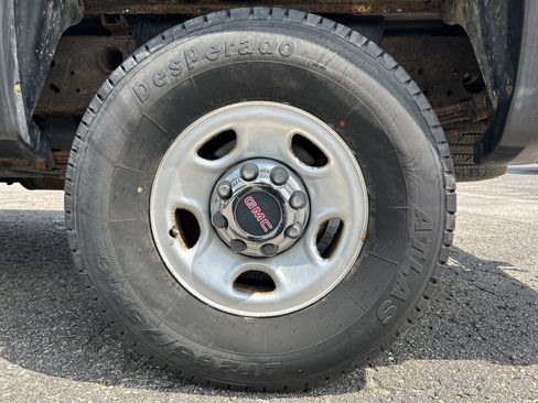 Used 2009 GMC Sierra 2500 W/T w/ Snow Plow Prep Package AWD/4WD image 16