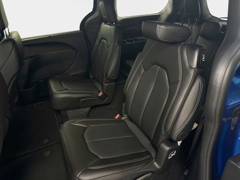 New 2027 Chrysler Pacifica Select FWD image 23