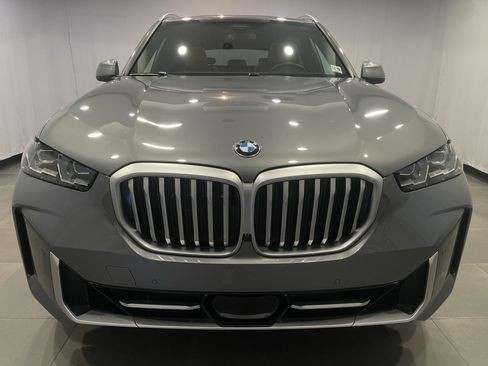 Used 2024 BMW X5 xDrive40i w/ Premium Package image 2