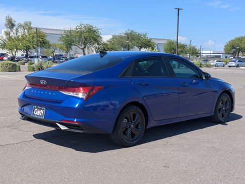 Used 2023 Hyundai Elantra SEL FWD image 5