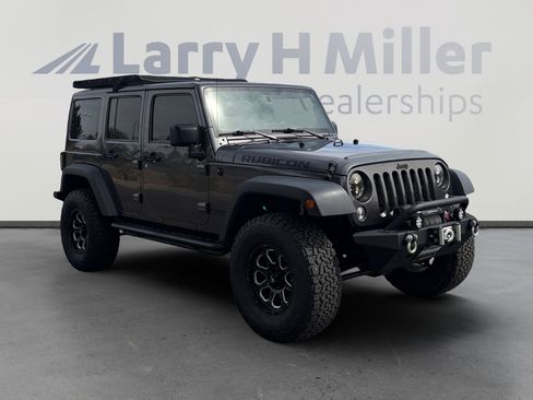 Used 2016 Jeep Wrangler Unlimited Rubicon w/ Connectivity Group AWD/4WD image 7