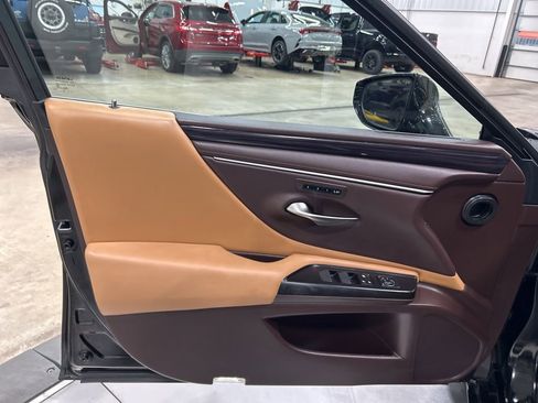 Used 2019 Lexus ES 350 image 11