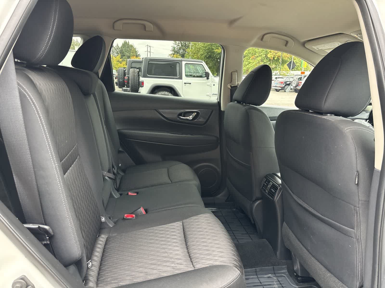 Used 2019 Nissan Rogue SV FWD image 9