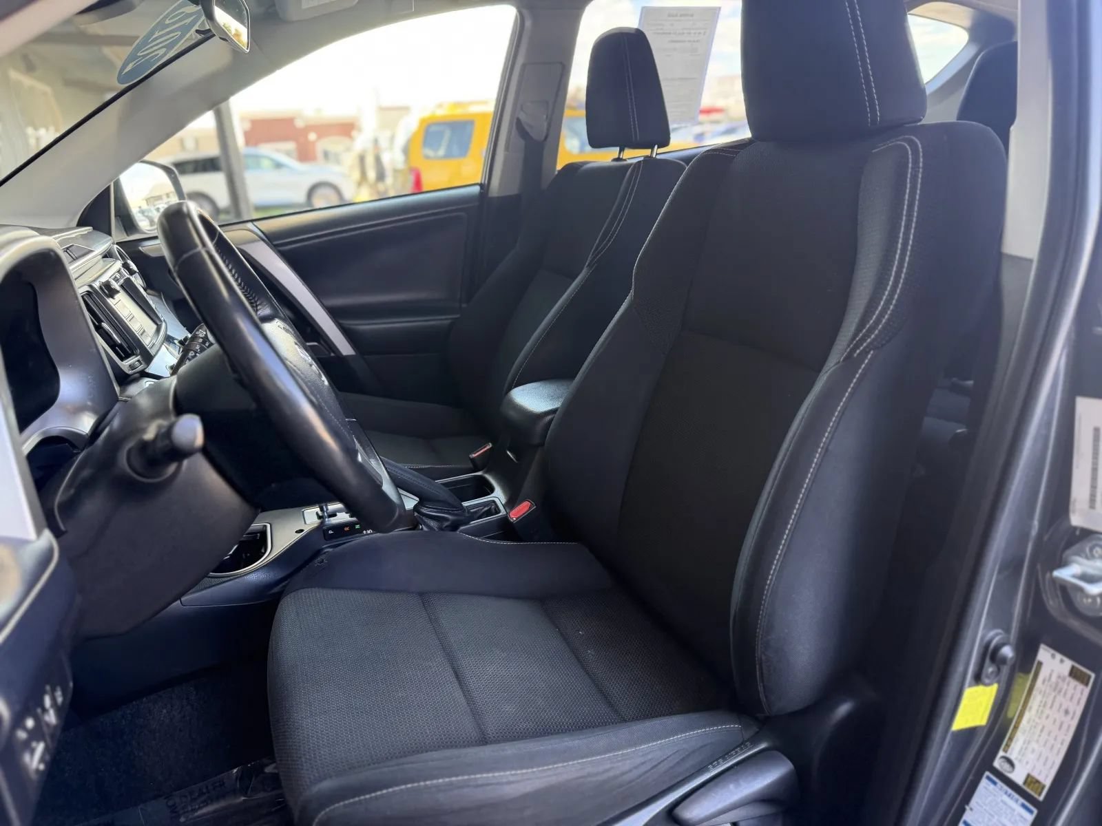 Used 2018 Toyota RAV4 XLE AWD/4WD image 15