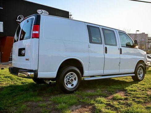 Used 2024 GMC Savana 2500 w/ Driver Convenience Package image 5