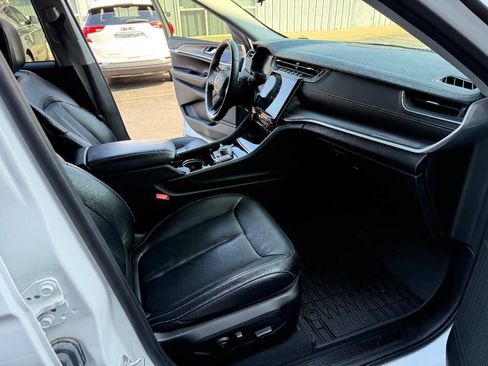 Used 2023 Jeep Grand Cherokee Limited AWD/4WD image 18