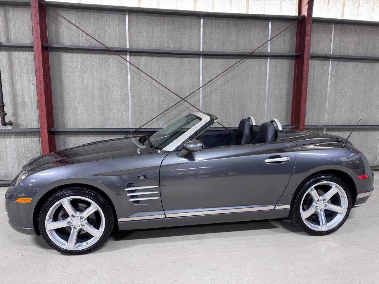 Used 2005 Chrysler Crossfire Limited RWD image 5