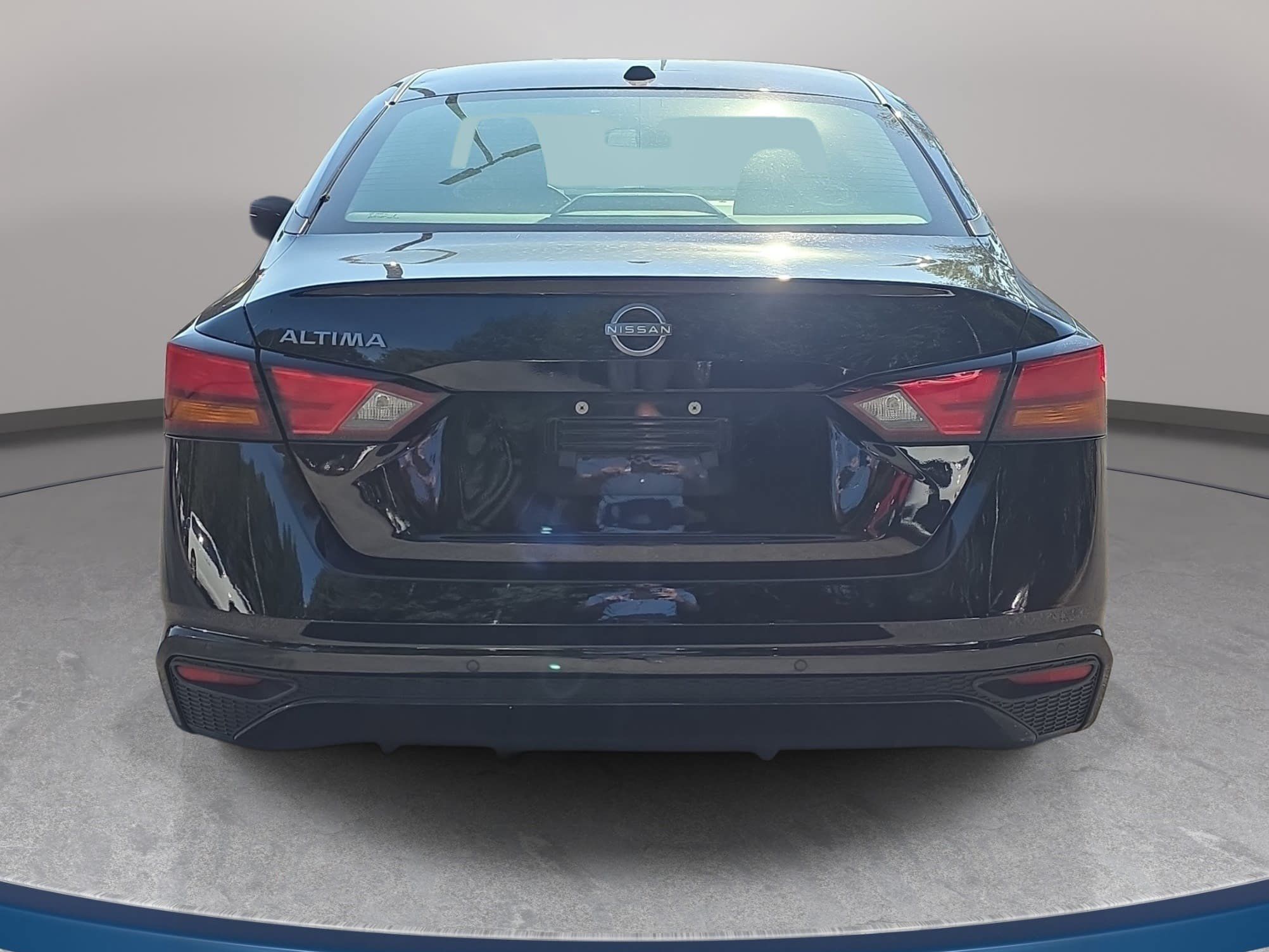Used 2025 Nissan Altima 2.5 SV FWD image 2