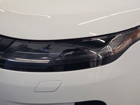 Certified 2025 Land Rover Range Rover Evoque Dynamic SE AWD/4WD image 33