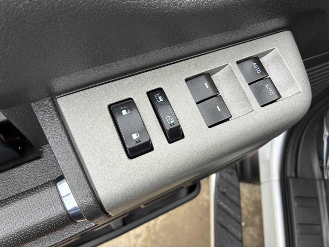 Used 2016 Ford F350 Lariat w/ Lariat Interior Package AWD/4WD image 11