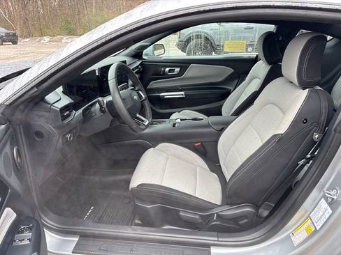 Used 2025 Ford Mustang Coupe RWD image 28