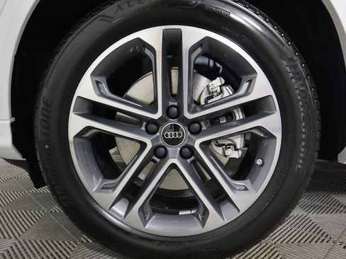 Used 2025 Audi Q5 Premium w/ Convenience Package image 32