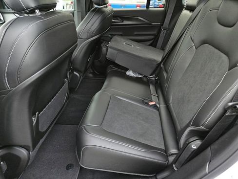 New 2025 Jeep Grand Cherokee Laredo image 28