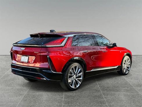 Used 2025 Cadillac Lyriq Luxury w/ LPO, Floor Liner Package image 10