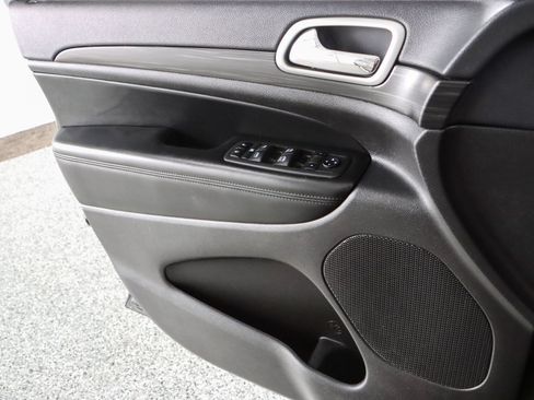 Used 2022 Jeep Grand Cherokee Laredo X RWD image 21