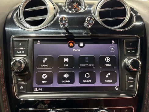 Used 2018 Bentley Bentayga AWD/4WD image 78
